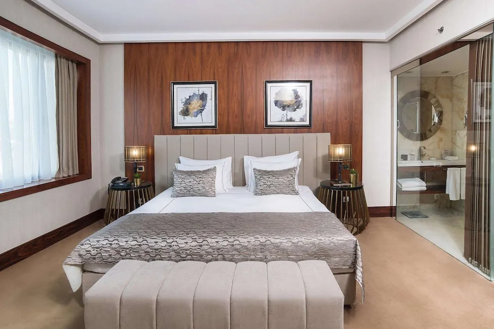 Superior Room Land View