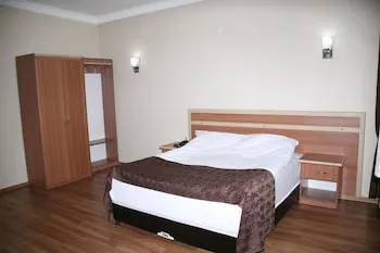 Şahin Hotel