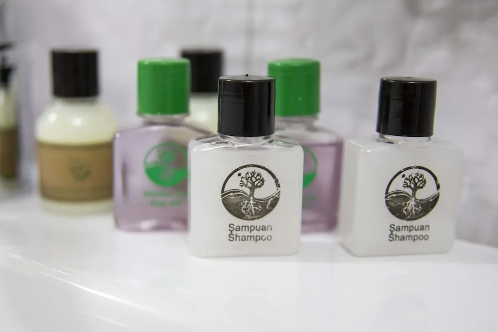 Queen Suite with Partial Sea View