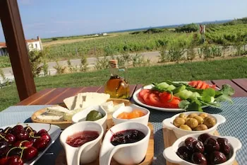 Bozcaada Defne Bag Evi