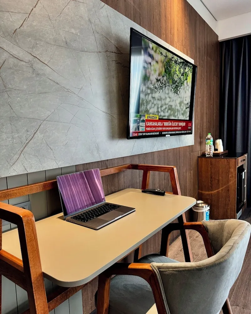 Deluxe Üç Kişilik Oda, Bahçe Manzaralı