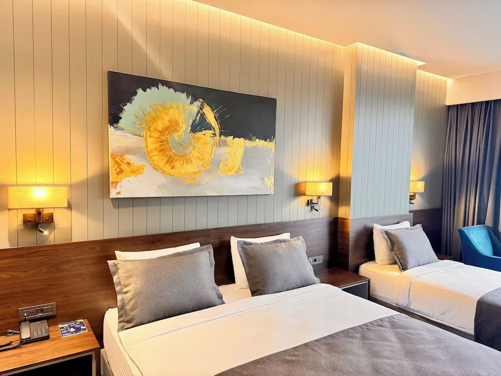 Deluxe Üç Kişilik Oda, Bahçe Manzaralı