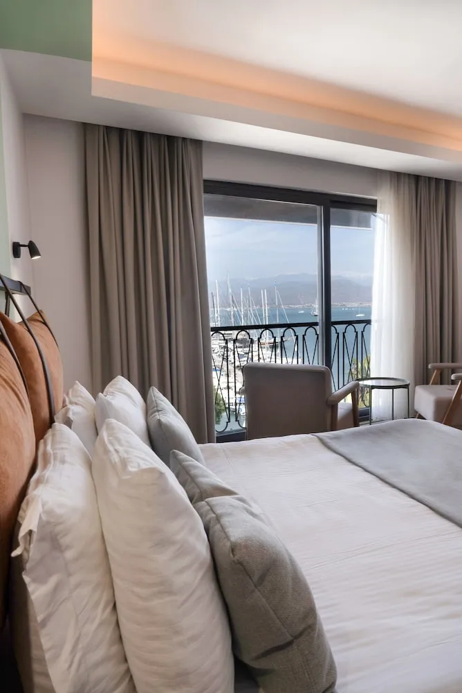 Panoramic Tek Büyük Yataklı Oda, Marina Manzaralı