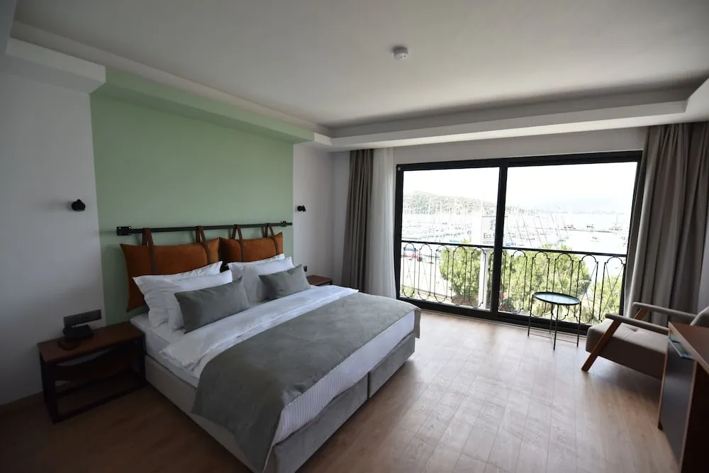 Panoramic Tek Büyük Yataklı Oda, Marina Manzaralı