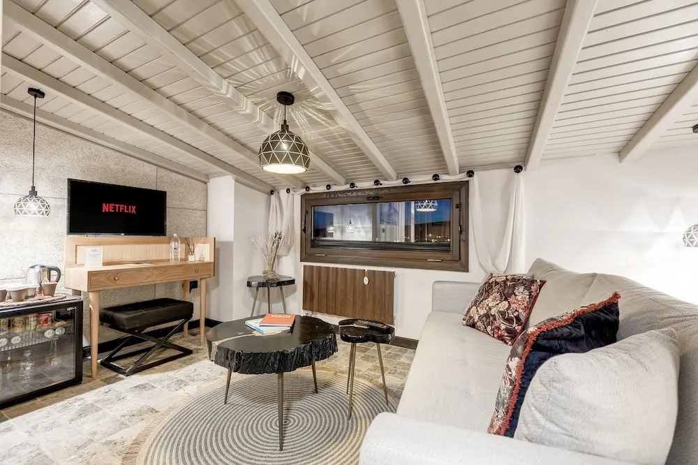 Comfort Oda (Attic)