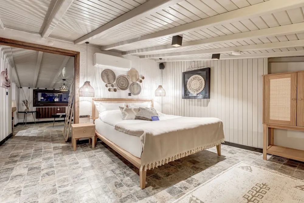 Comfort Oda (Attic)