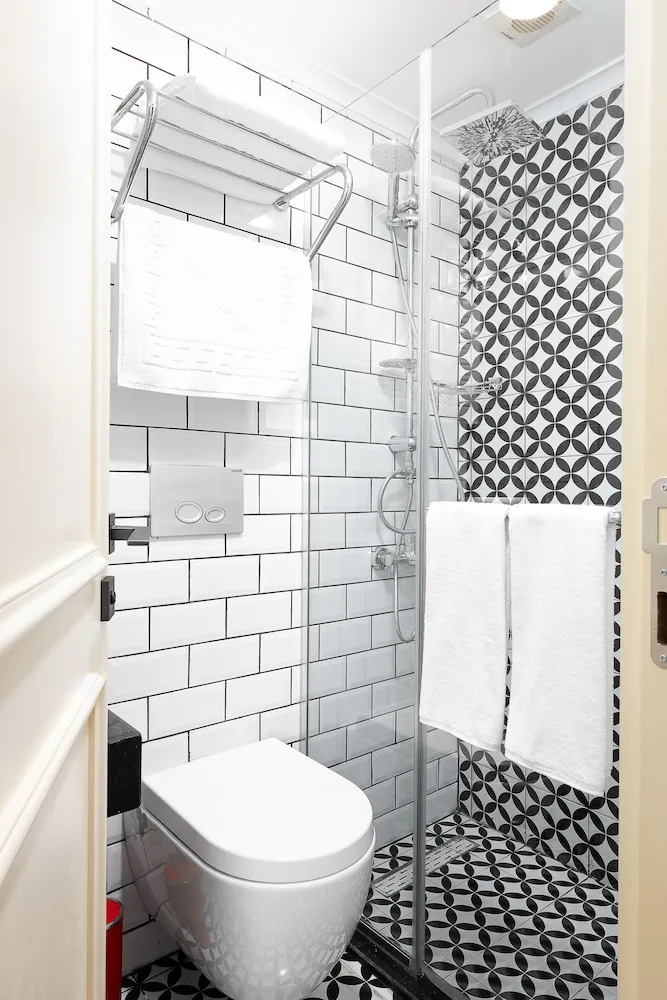 Standard Tek Büyük Yataklı Oda, Avlu Manzaralı