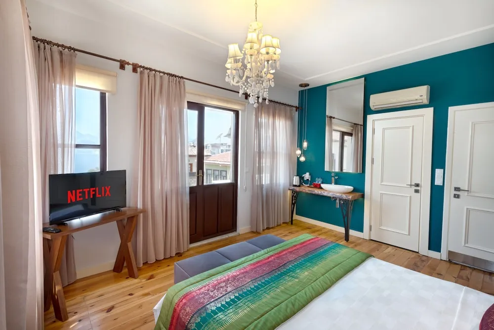 Deluxe Tek Büyük Yataklı Oda, Deniz Manzaralı