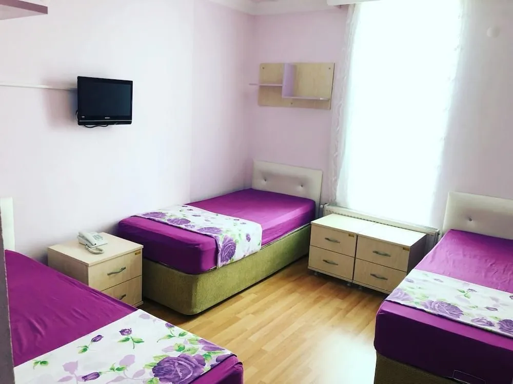 Üç Kişilik Oda