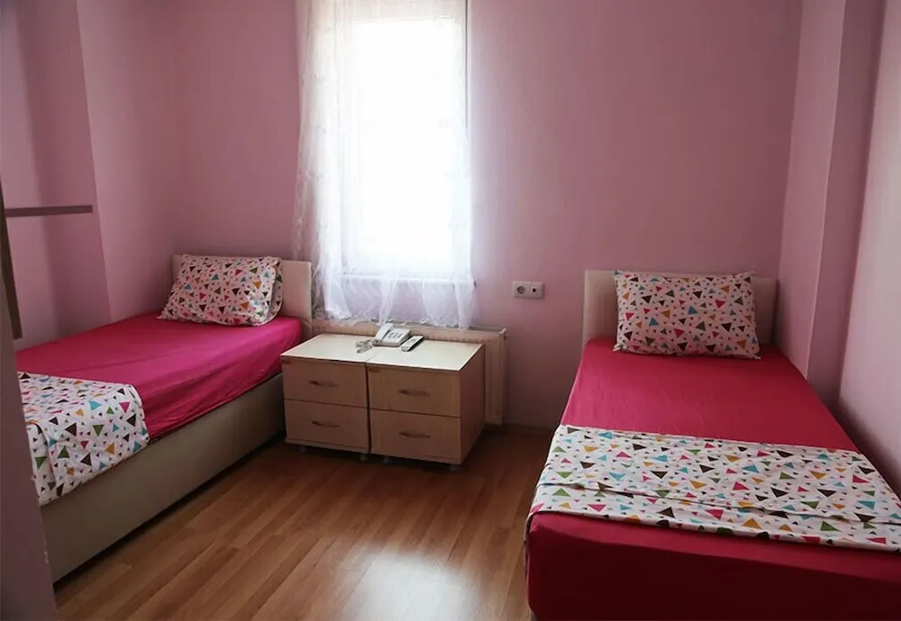 Tek Büyük veya İki Ayrı Yataklı Oda