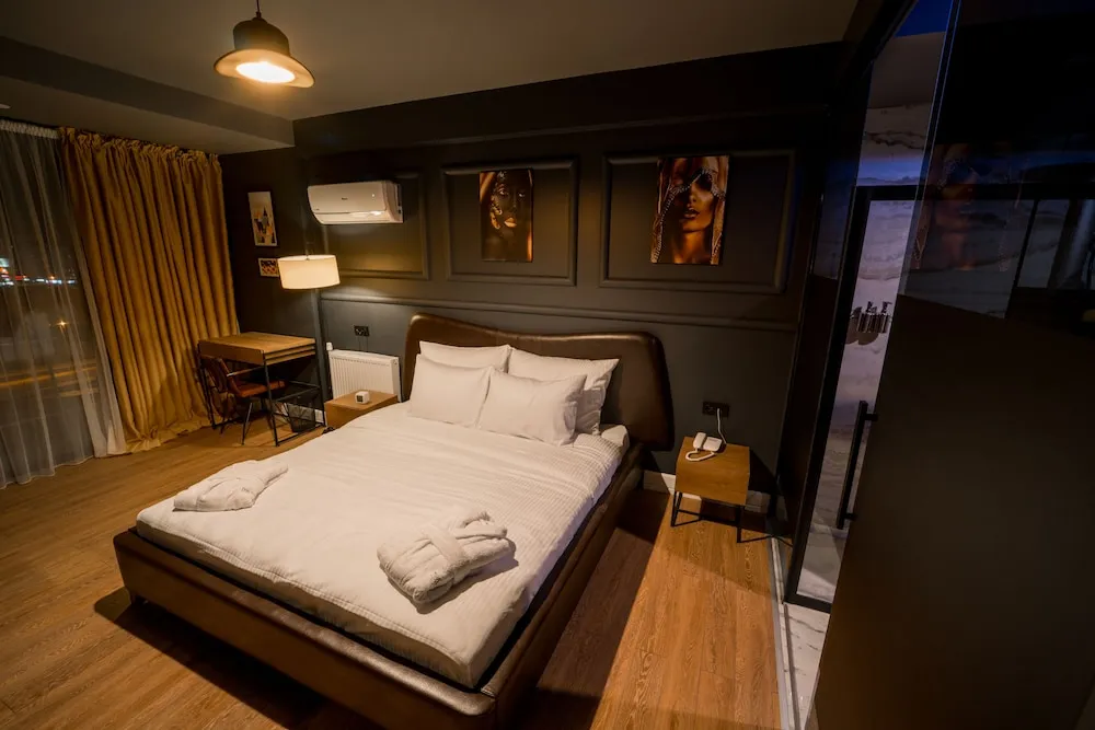 Deluxe Suite - ROMANCE PACKAGE