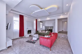 3 House Apart