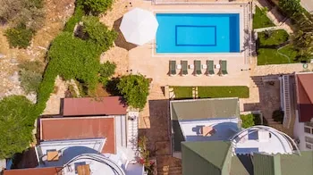 3 House Apart