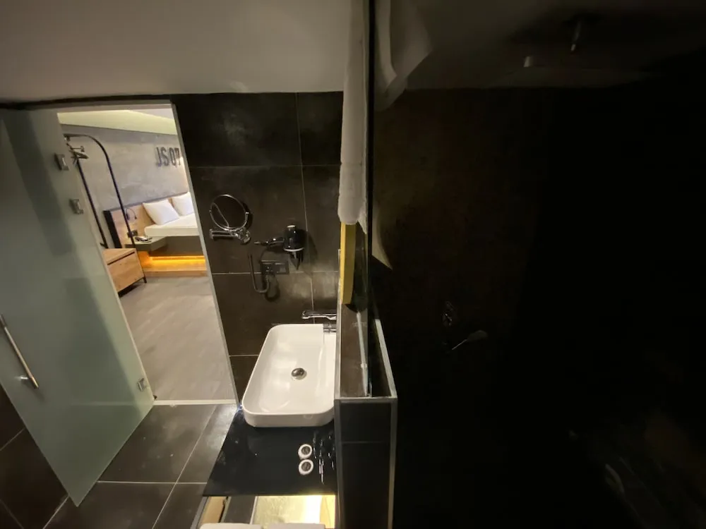 Comfort Süit, 1 Büyük (Queen) Boy Yatak, Sıcak Su Küveti, Kısmi Deniz Manzaralı