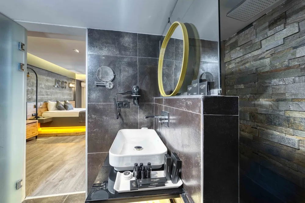 Comfort Süit, 1 Büyük (Queen) Boy Yatak, Sıcak Su Küveti, Kısmi Deniz Manzaralı