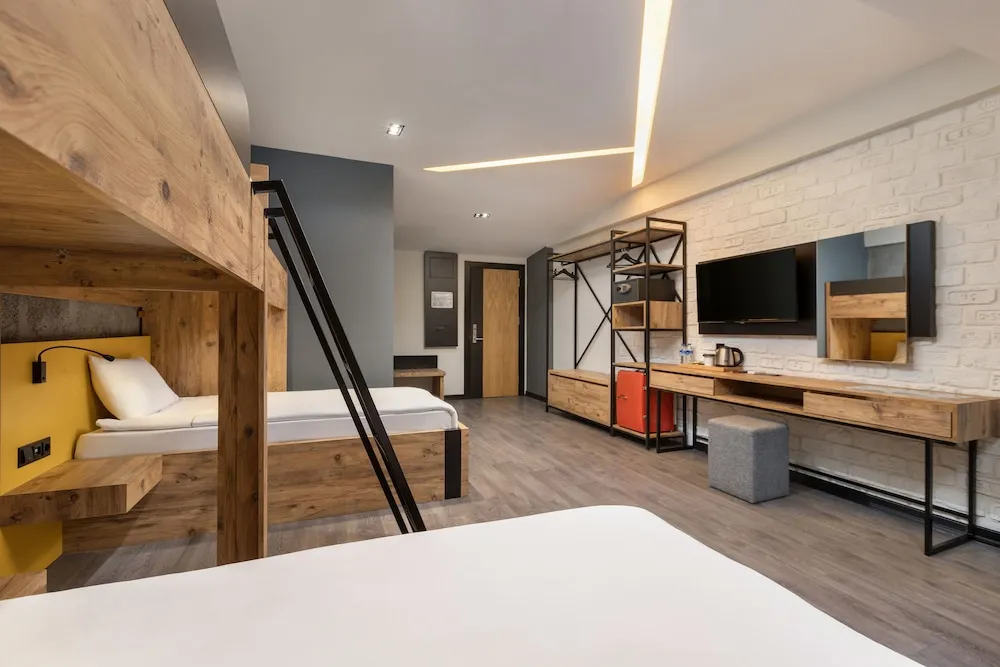 Deluxe Dört Kişilik Oda, Şehir Manzaralı