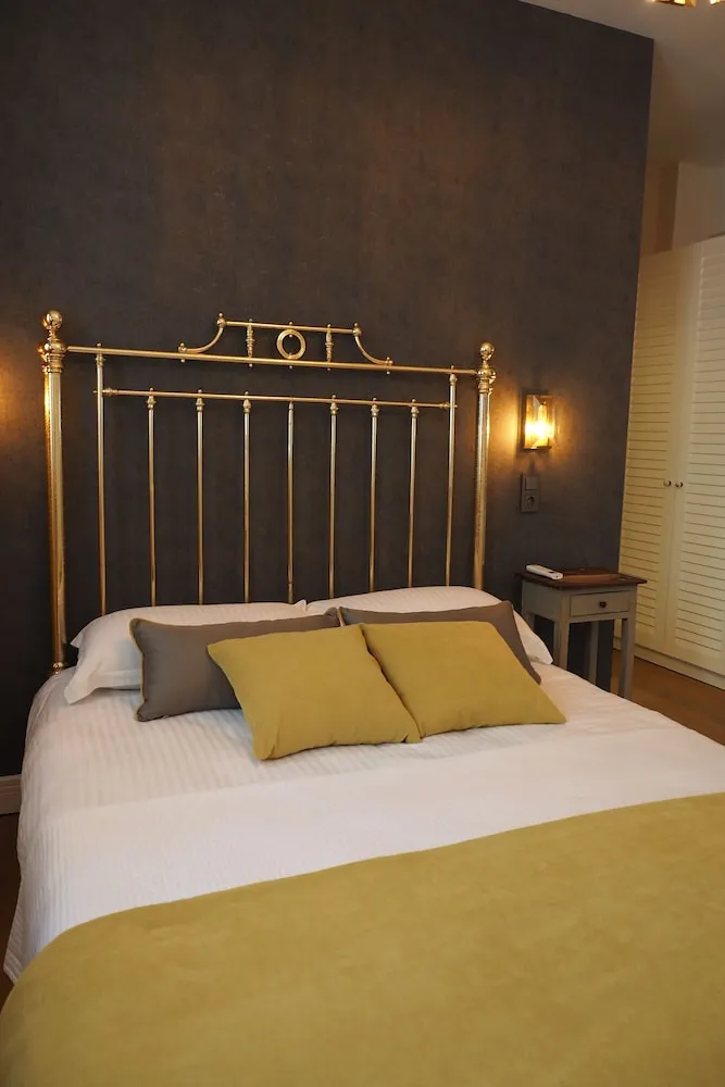 Traditional Tek Büyük Yataklı Oda