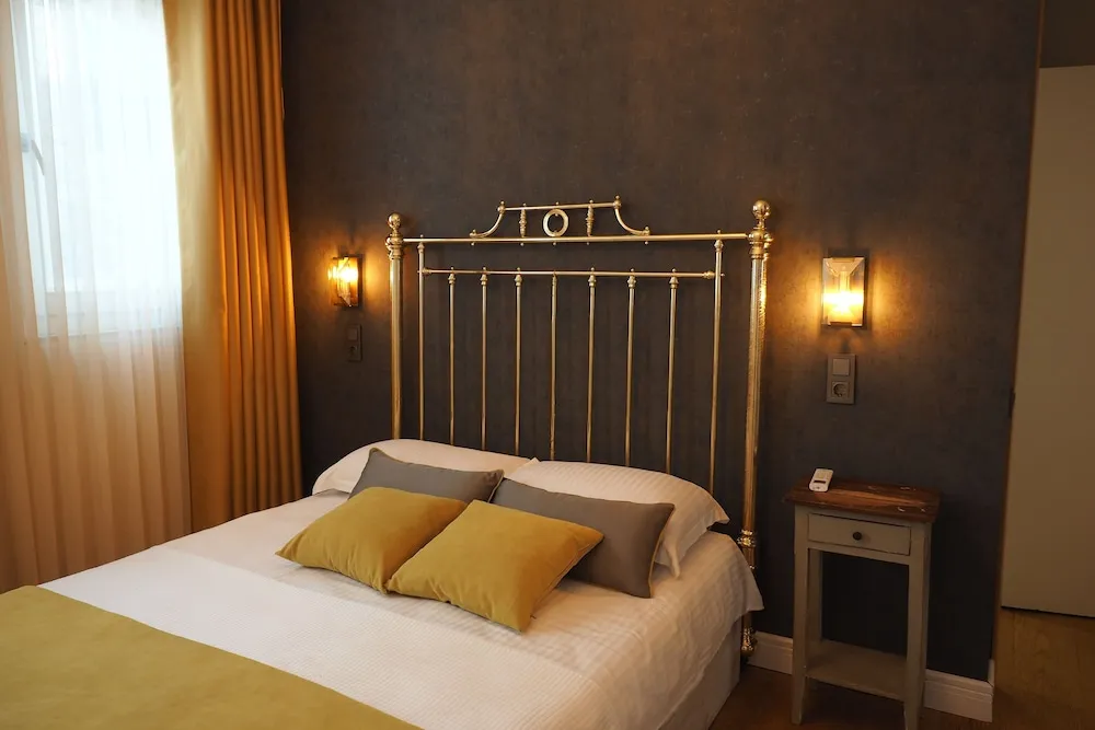 Traditional Tek Büyük Yataklı Oda