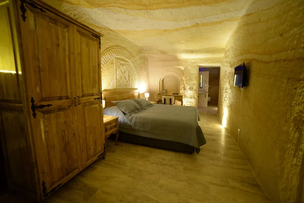 Cave Suite Room