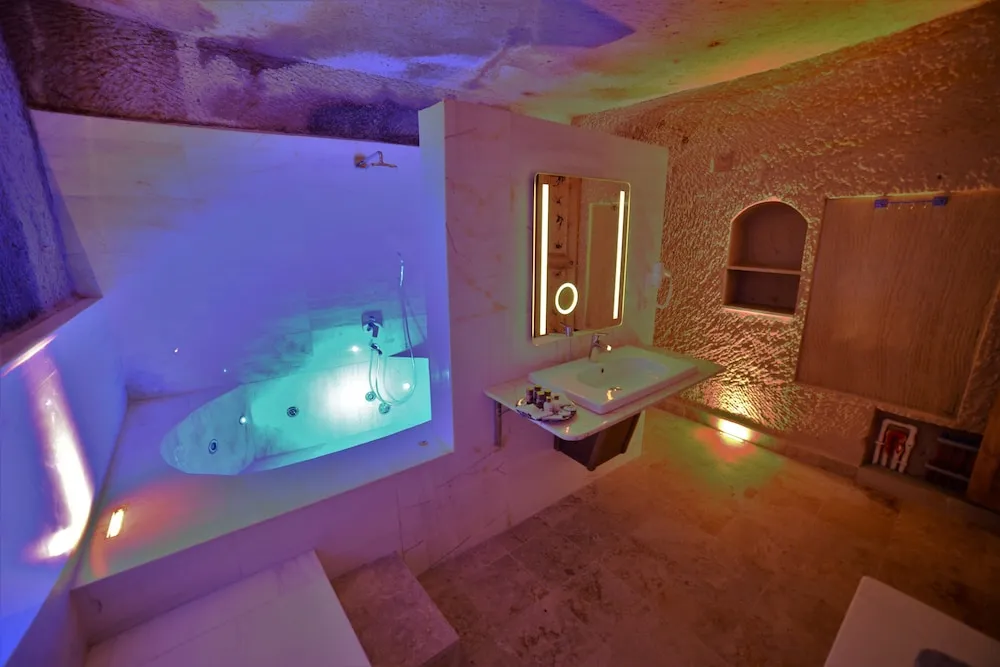 Cave Suite Room