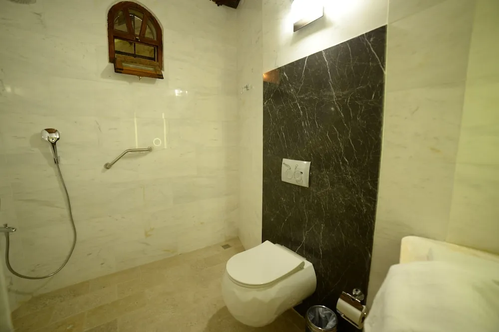 Stone Arch Room