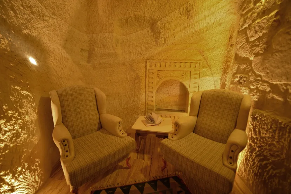 Cave Deluxe Room