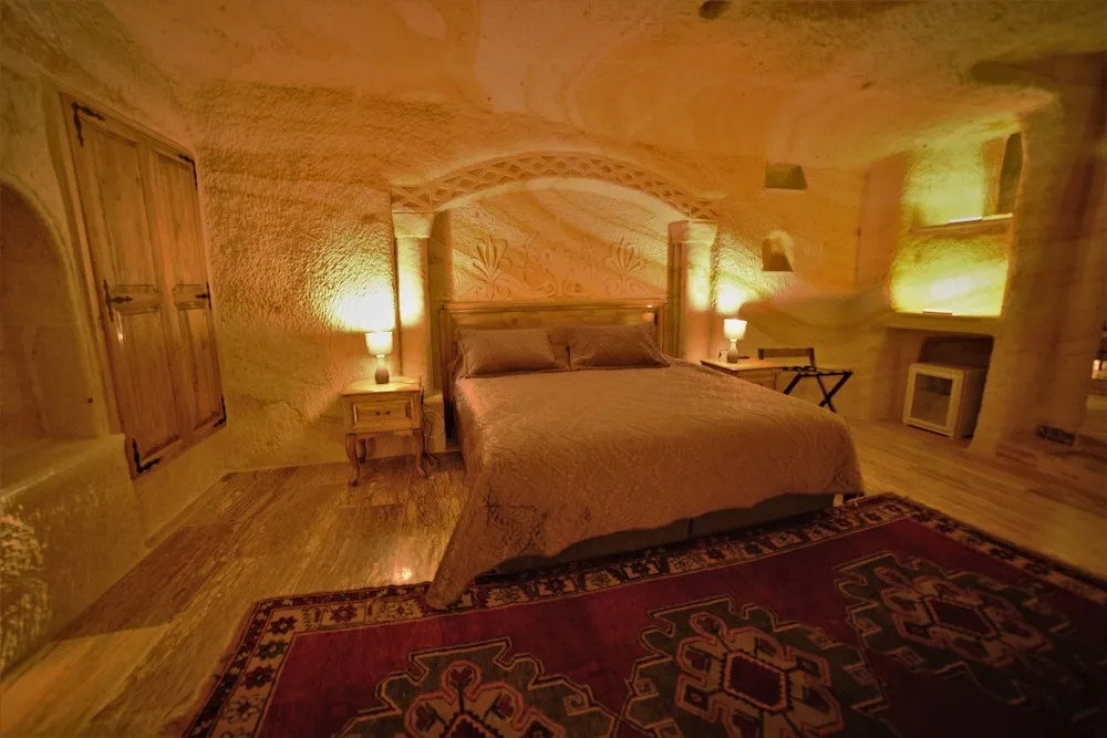 Cave Deluxe Room