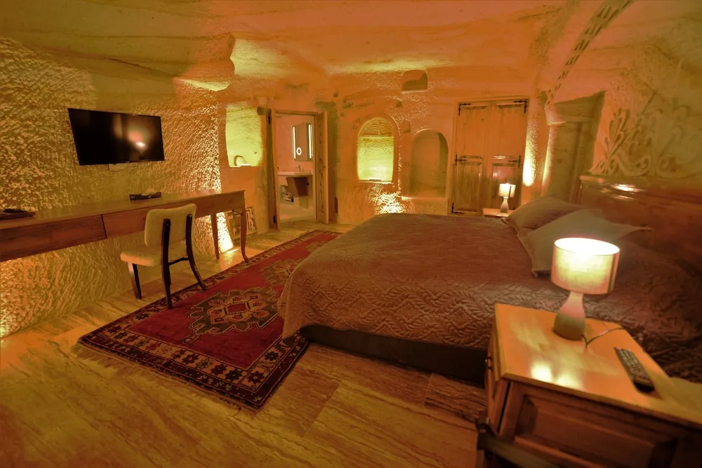 Cave Deluxe Room