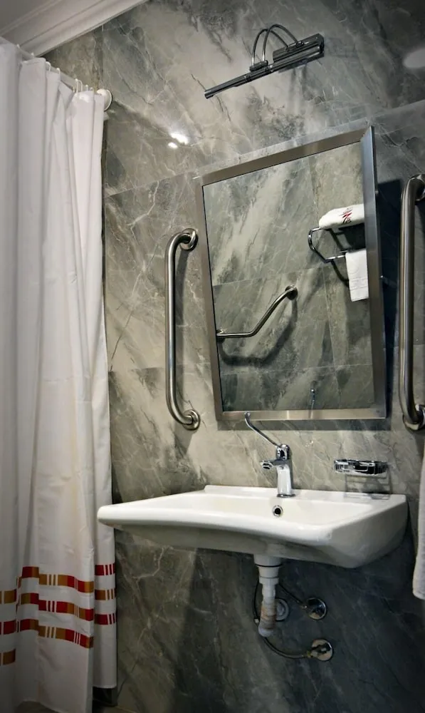 Deluxe Tek Büyük veya İki Ayrı Yataklı Oda
