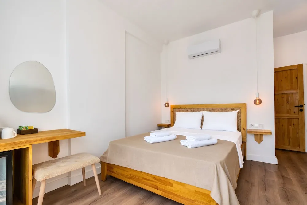 Deluxe Tek Büyük Yataklı Oda, Bahçe Manzaralı