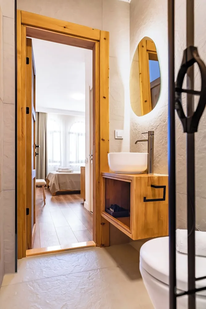 Deluxe Tek Büyük Yataklı Oda, Bahçe Manzaralı