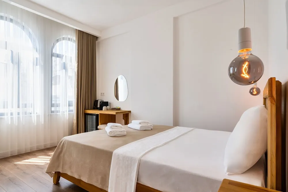 Deluxe Tek Büyük Yataklı Oda, Bahçe Manzaralı