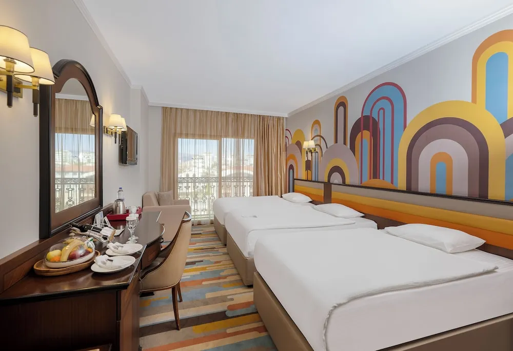 Deluxe Üç Kişilik Oda, Şehir Manzaralı