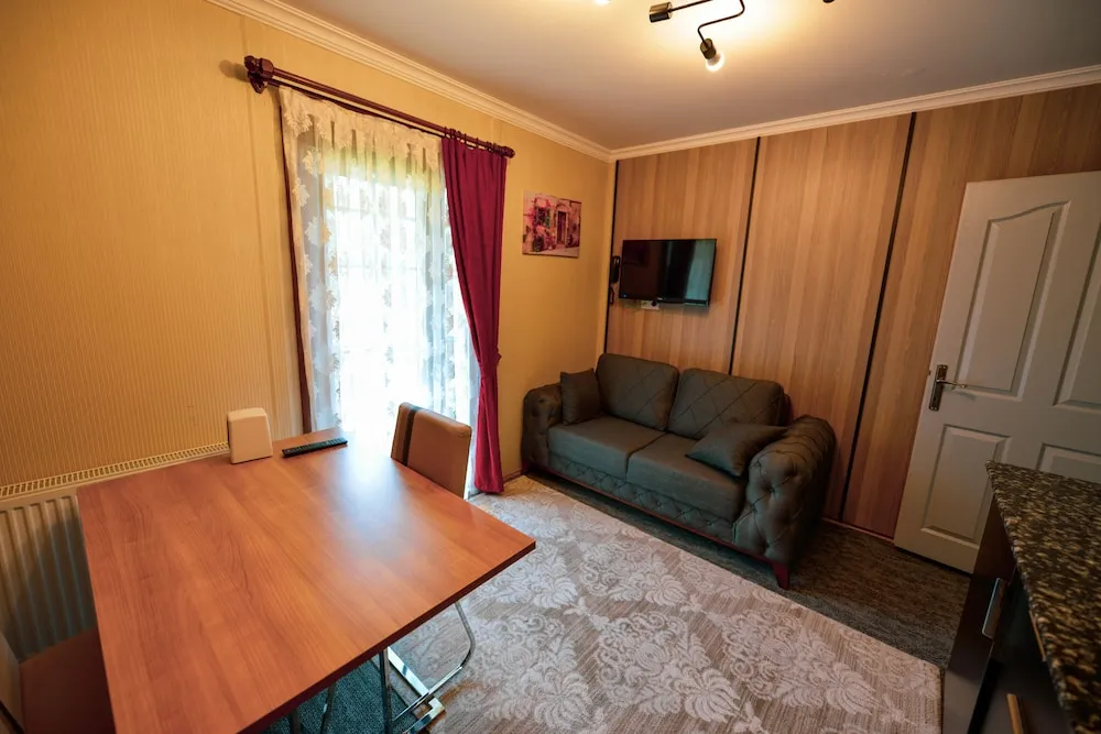 Traditional Apart Daire, Dağ Manzaralı