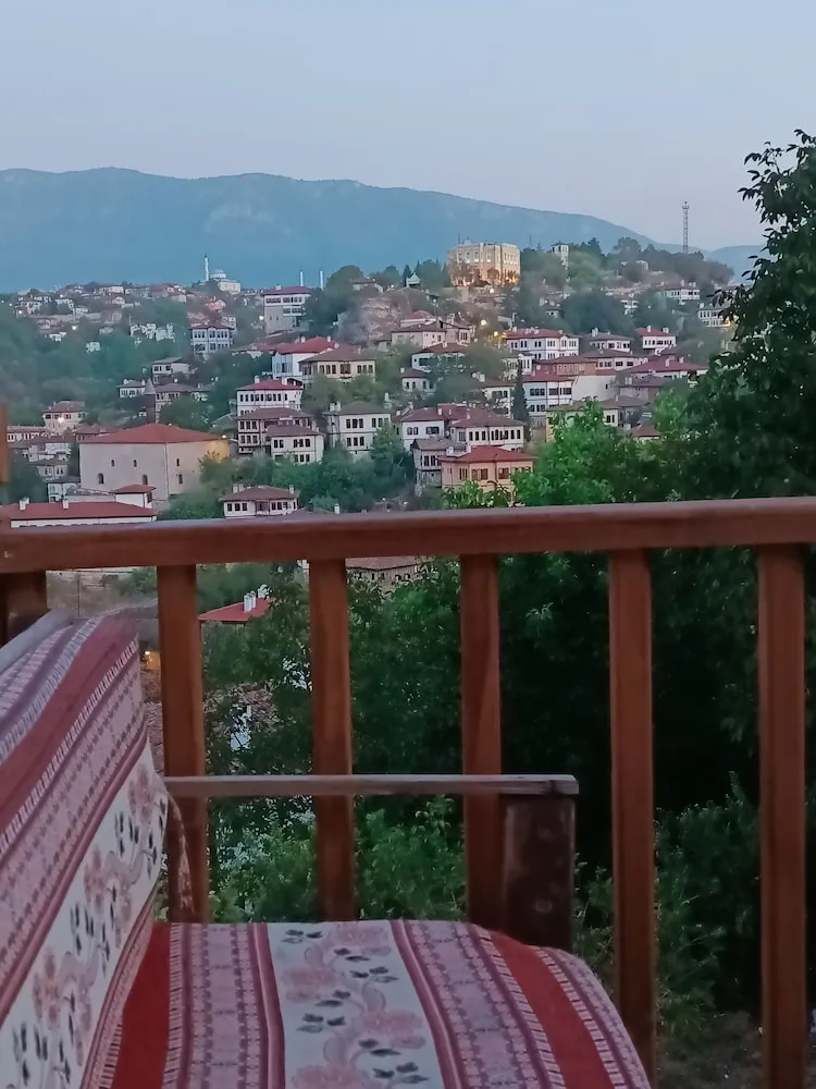 Deluxe Dört Kişilik Oda