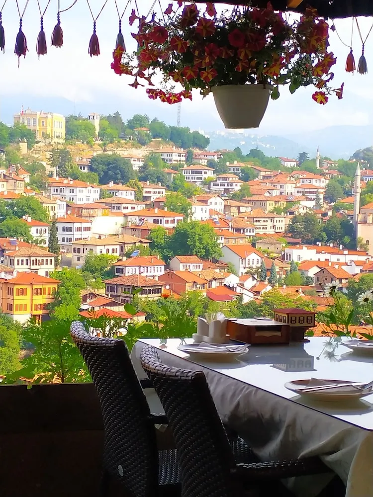 Deluxe Dört Kişilik Oda