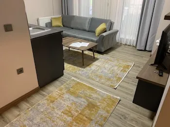 Khall Suite's