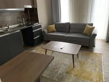 Khall Suite's