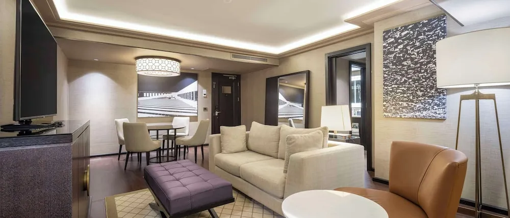 Business Süit, Club Dinlenme Salonu Girişi (CAPITAL)
