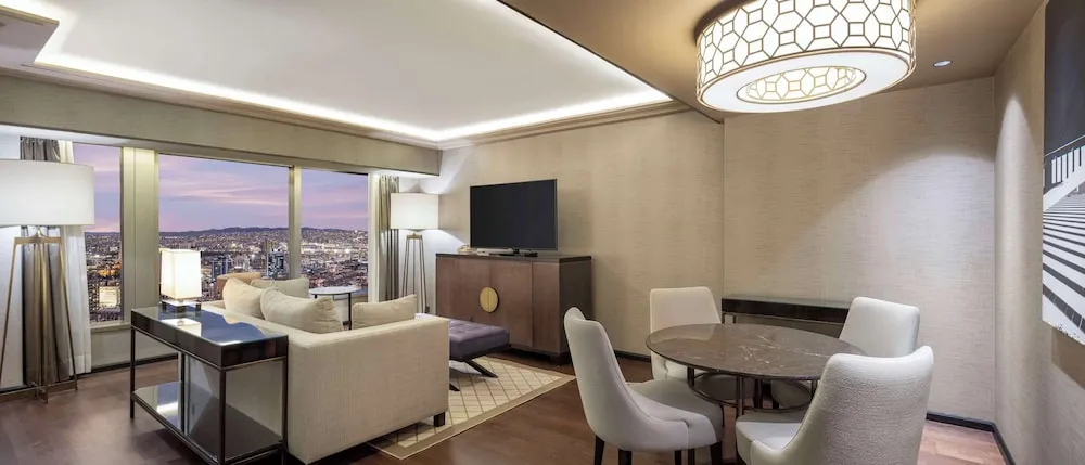 Business Süit, Club Dinlenme Salonu Girişi (CAPITAL)