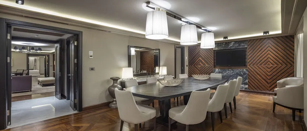 Presidential Süit, Club Dinlenme Salonu Girişi