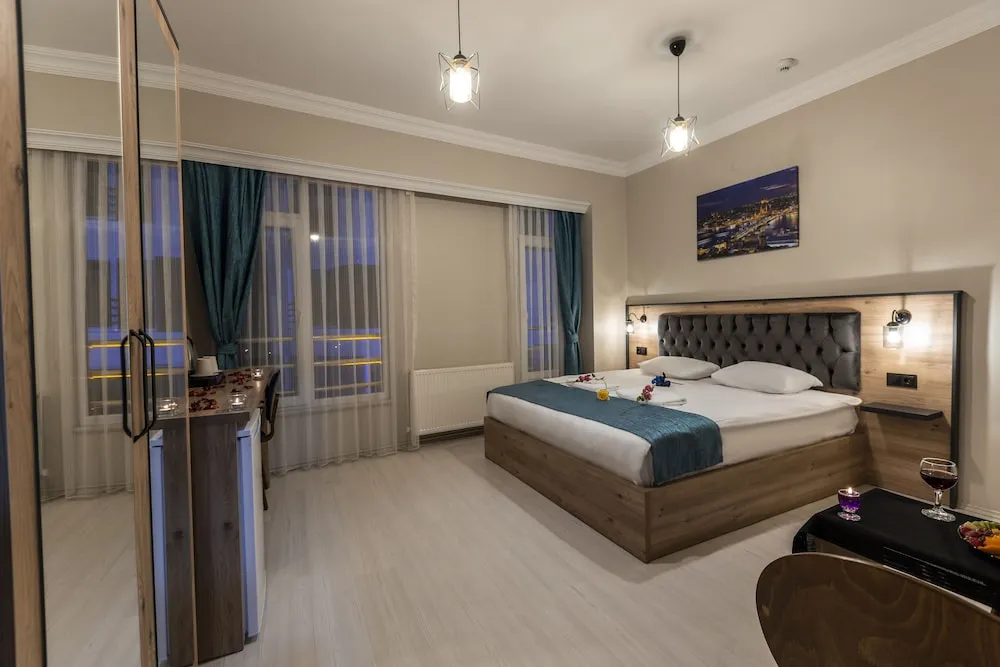 Deluxe Tek Büyük Yataklı Oda