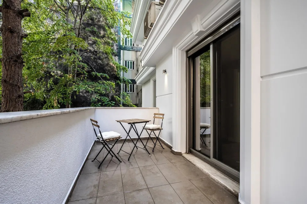 Balcony King Suite