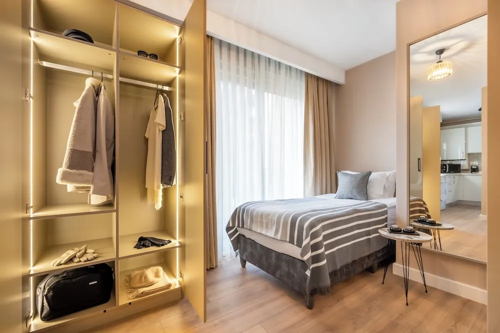 Balcony King Suite