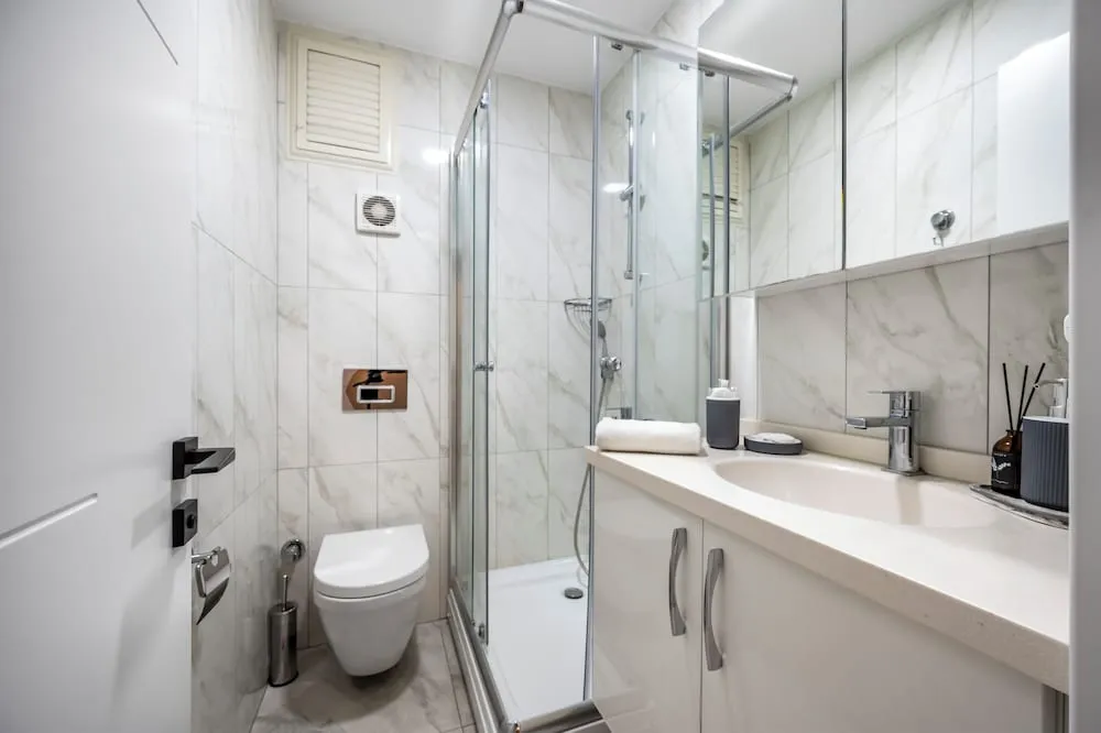 Queen Corner Suite