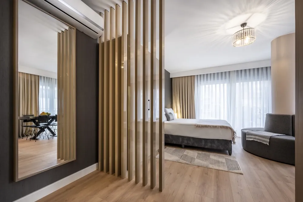 Queen Corner Suite