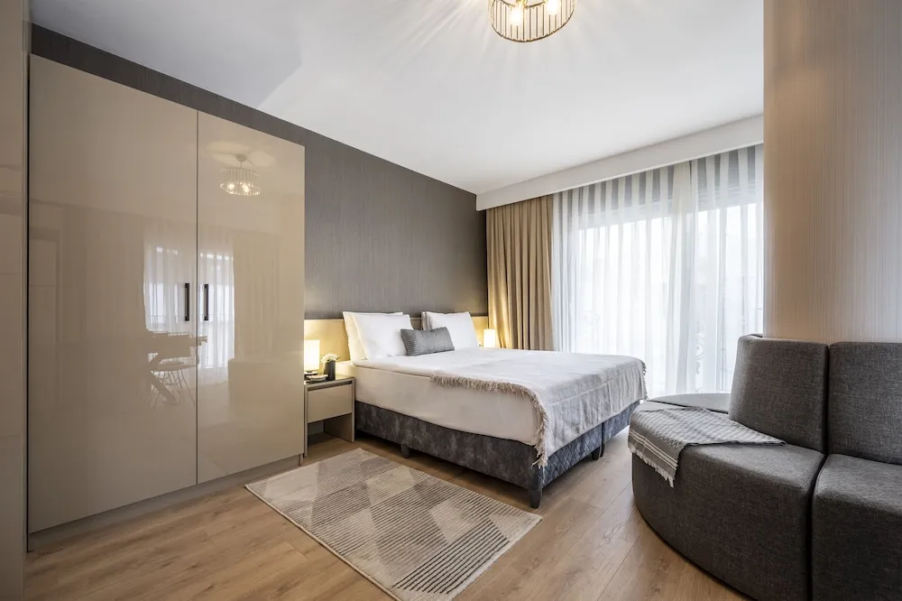 Queen Corner Suite