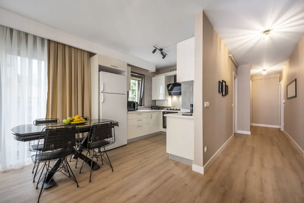 Queen Corner Suite