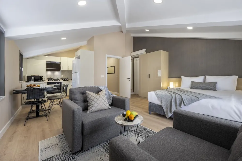 Queen Terrace Penthouse