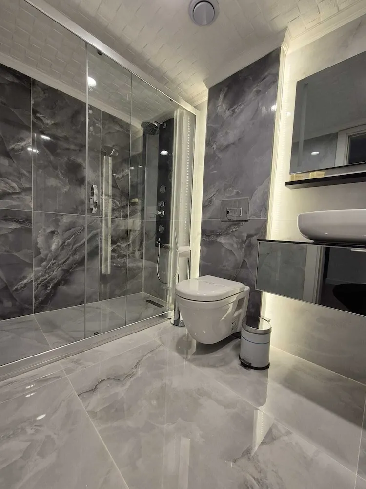 King Suite Room